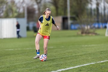 Bild 100 - wBJ Hamburger SV - Eimsbuettler TV : Ergebnis: 4:0